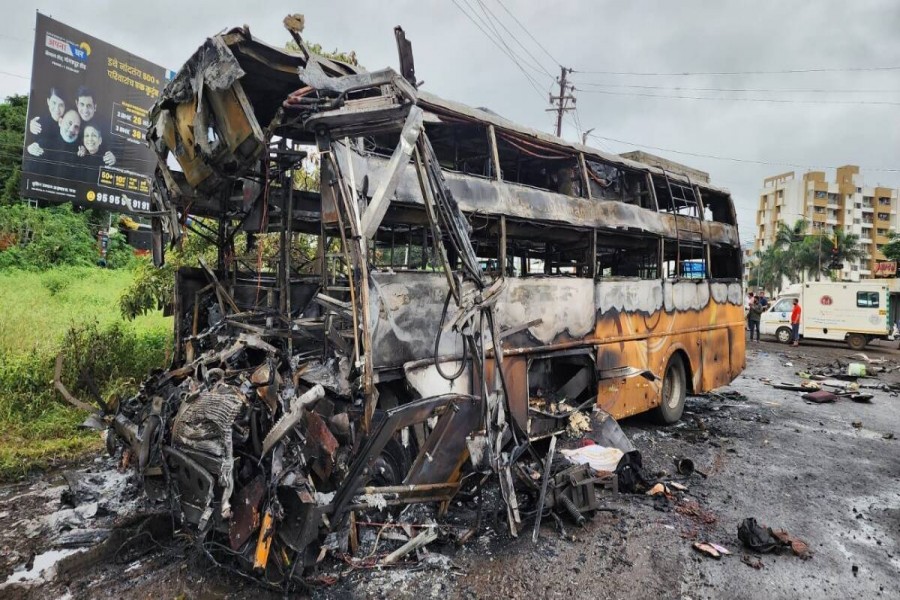 ভারতের মহারাষ্ট্রে বাসে আগুন লেগে ১১ মৃত্যু, আহত ৩৮