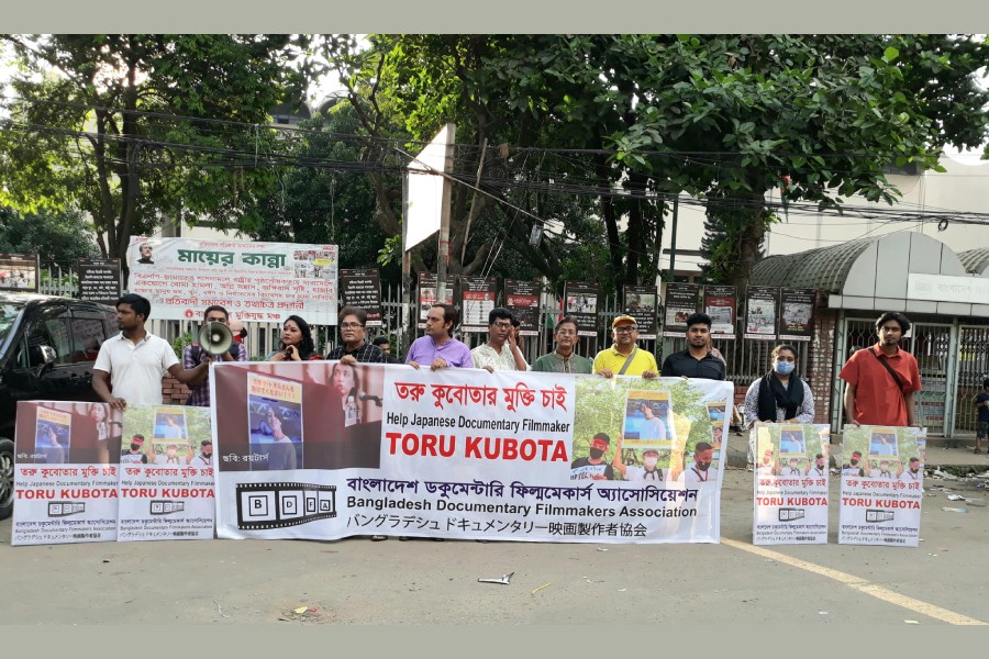 Human chain in city demanding release of Japanese documentary filmmaker Toru Kubota