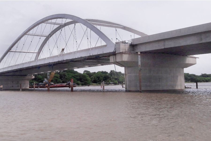 Six-lane Modhumoti Bridge in Narail - UNB photo