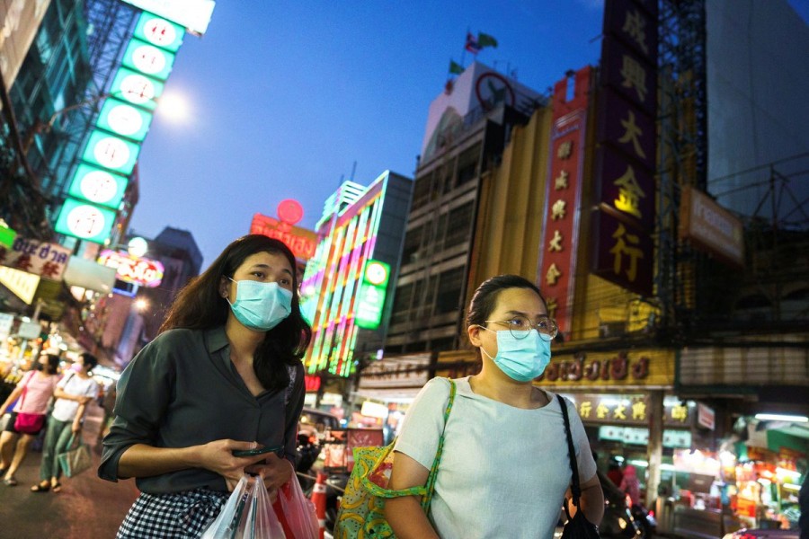 People wearing face masks shop for street food in Chinatown amid the spread of the coronavirus disease (COVID-19) in Bangkok, Thailand, January 6, 2021. REUTERS/Athit Perawongmetha/File Photo
