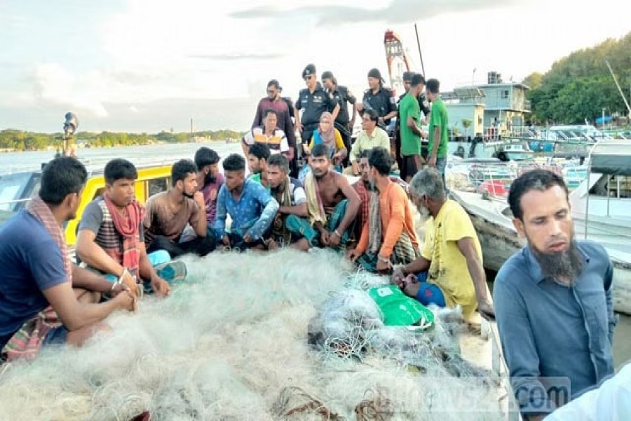 ইলিশ শিকার: বরিশালে ১১ জেলের কারাদণ্ড