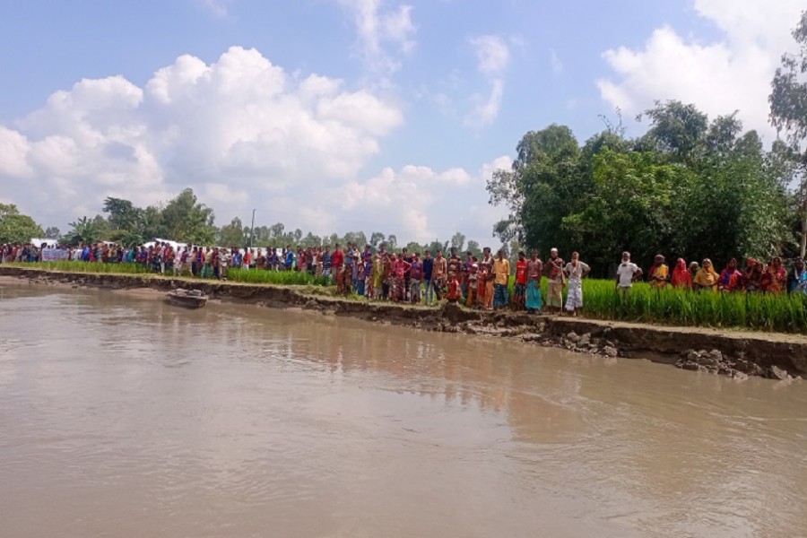 Riverbank erosion destroys 17 houses in Kurigram, 500 others at risk