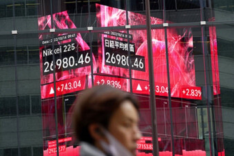 Global stocks lower amid UK political turmoil