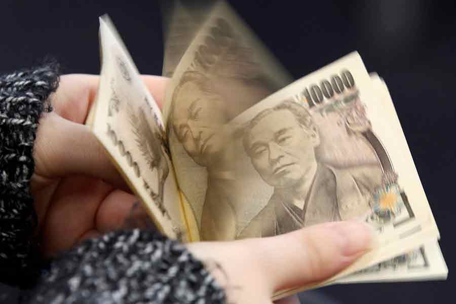 Japan’s efforts fail to prop up yen against persistent dollar strength