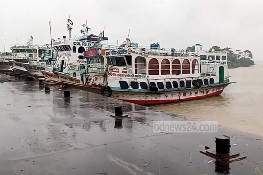 ঘূর্ণিঝড় সিত্রাং: ২২ ঘণ্টা পর সারাদেশে নৌযান চলাচল শুরু