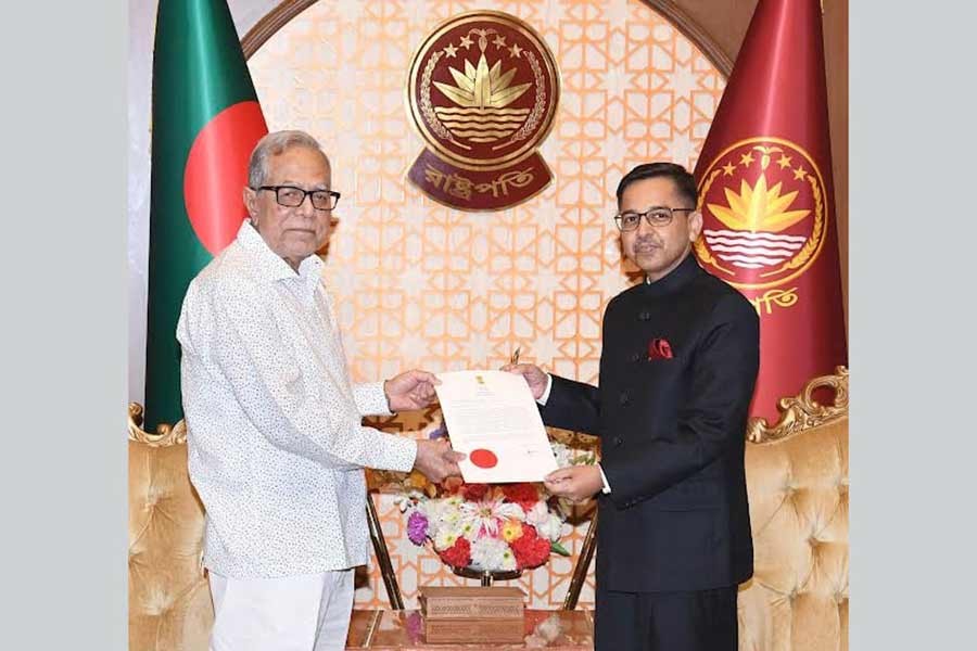 Indian high commissioner presents credentials to president