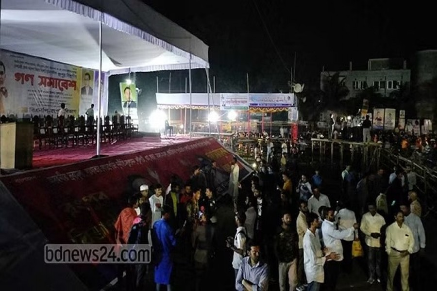 বিএনপির সমাবেশ: আগের রাতেই নেতা-কর্মীরা ঈদগাহ মাঠে