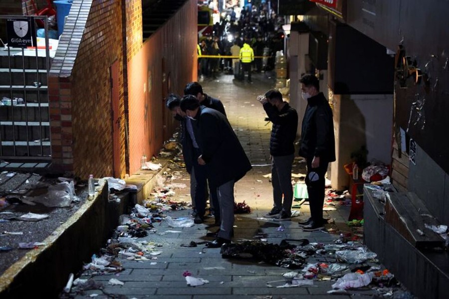 Investigators inspect the scene where many people died and were injured in a stampede during a Halloween festival in Seoul, South Korea on October 30, 2022 — Reuters photo