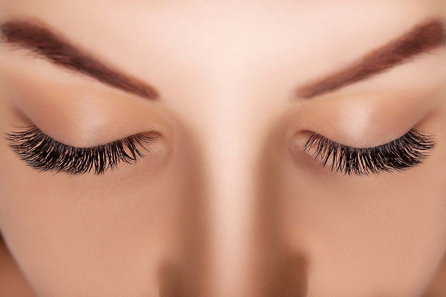 Choosing the right eyelash style for your eyes