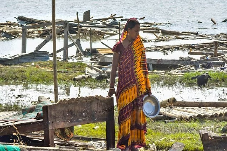 ঘূর্ণিঝড় সিত্রাংয়ে ঘর হারিয়েছিল পতেঙ্গার জেলেপল্লীর বাসিন্দারা।