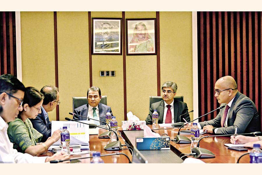 Finance Minister AHM Mustafa Kamal and representatives of the International Monetary Fund (IMF) at a meeting in Dhaka on November 9 this year —PID photo