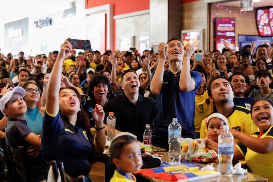 Fans watch the open match Qatar v Ecuador during the FIFA World Cup Qatar 2022 in Ibarra, Ecuador on November 20, 2022 — Reuters photo