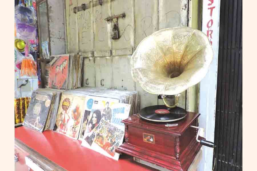 The famous gramophone, with tagline His Master's Voice, and some long-play record discs displayed in front of shop at Kolkata's Sudder Street in 2018 —The Quint photo