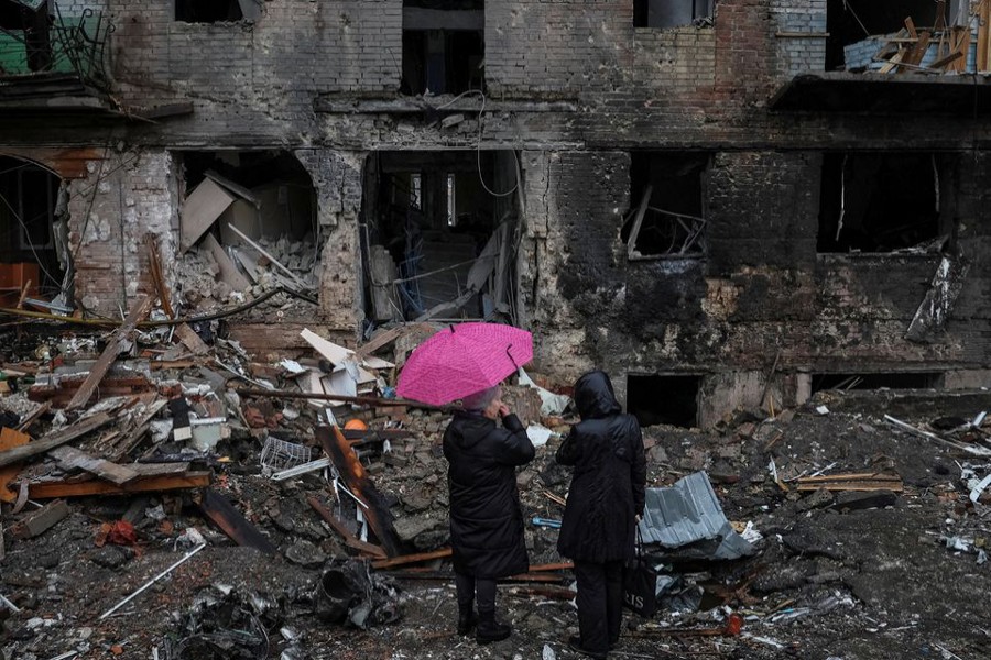 Local residents stand near their building destroyed by a Russian missile attack, as Russia's attack on Ukraine continues, in the town of Vyshhorod, near Kyiv, Ukraine on November 24, 2022 — Reuters photo