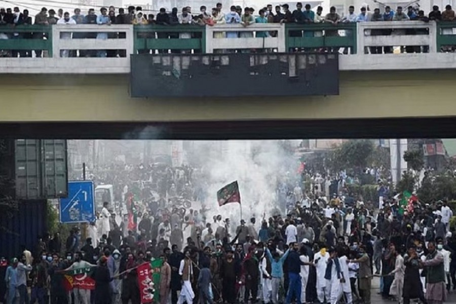 Pakistan interior minister asks Imran Khan to postpone march