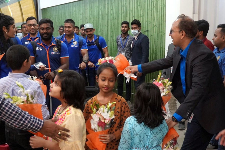 Indian cricket team arrive in Dhaka after seven years