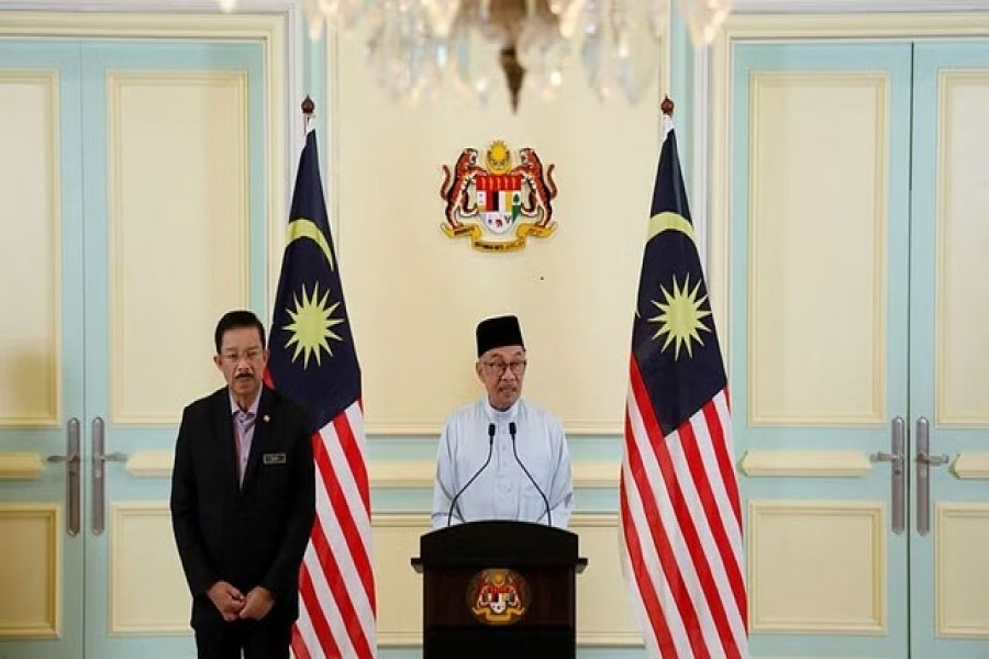 Malaysian Prime Minister Anwar Ibrahim speaks during a news conference announcing his cabinet at Putrajaya, Malaysia December 2, 2022.REUTERS/Hasnoor Hussain