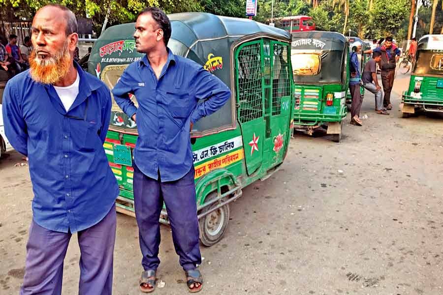 Install side-view mirrors on exteriors of CNG-run auto-rickshaws: High Court