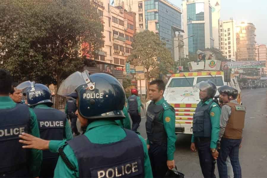 Police raid BNP’s central office, detain Rizvi and some other leaders