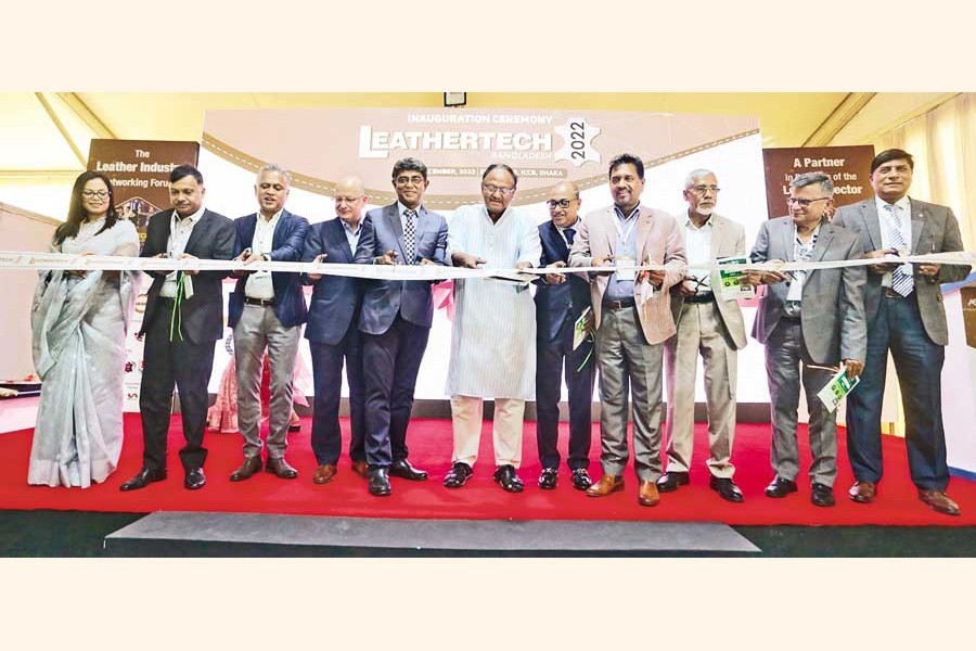Commerce Minister Tipu Munshi along with the guests inaugurates 'Leathertech Bangladesh 2022' at the International Convention City Bashundhara (ICCB) in the capital on Wednesday. President of Leathergoods and Footwear Manufacturers and Exporters Association of Bangladesh (LFMEAB) Syed Nasim Manzur was also present. — FE photo