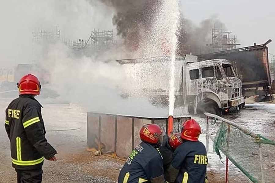 Fire guts two oil tankers at Dhaka airport