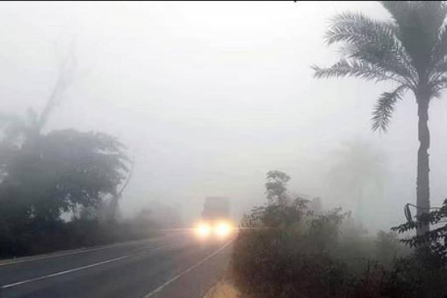 Caution advised for drivers as dense fog covers Dhaka-Ctg highway