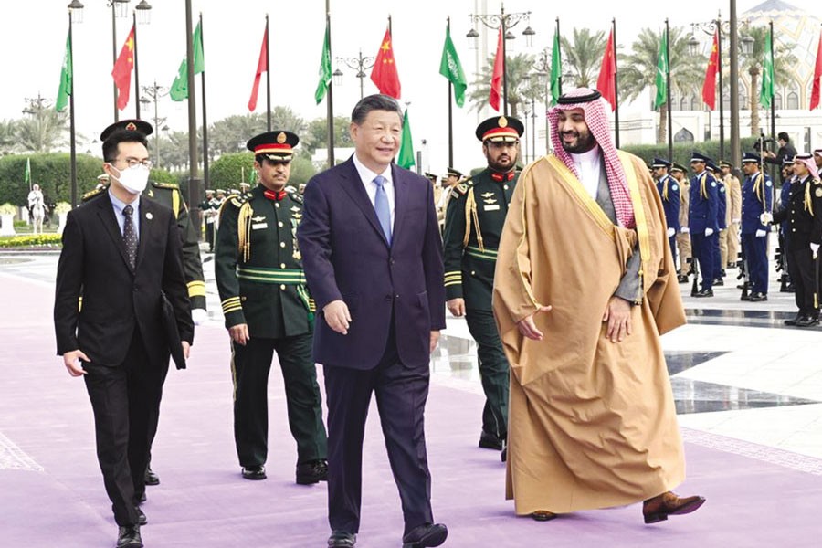 Chinese President Xi Jinping (M) attends a welcoming ceremony held by Saudi Crown Prince and Prime Minister Mohammed bin Salman Al Saud (R) on behalf of King Salman bin Abdulaziz Al Saud at the royal palace in Riyadh, Saudi Arabia on December 8, 2022 —Xinhua Photo