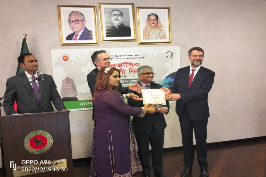 Bangladesh embassy in Rome awards top remittance senders