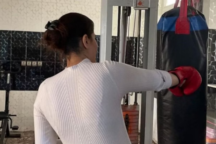 Monika Yosef uses a punchbag at her gym in Herat, Afghanistan. Dec 2022.Thomson Reuters Foundation