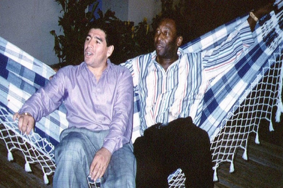 Football legends Diego Maradona and Pele rest on a hammock during a reception in Rio de Janeiro, Brazil, May 14, 1995. Reuters  Reuters