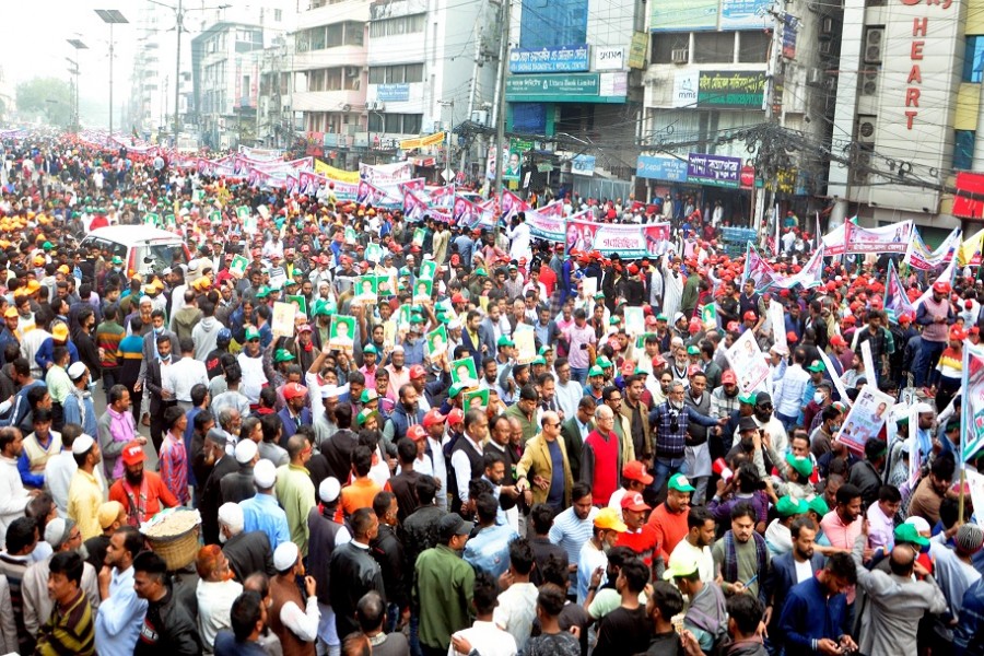 BNP, 32 parties stage huge showdowns in Dhaka