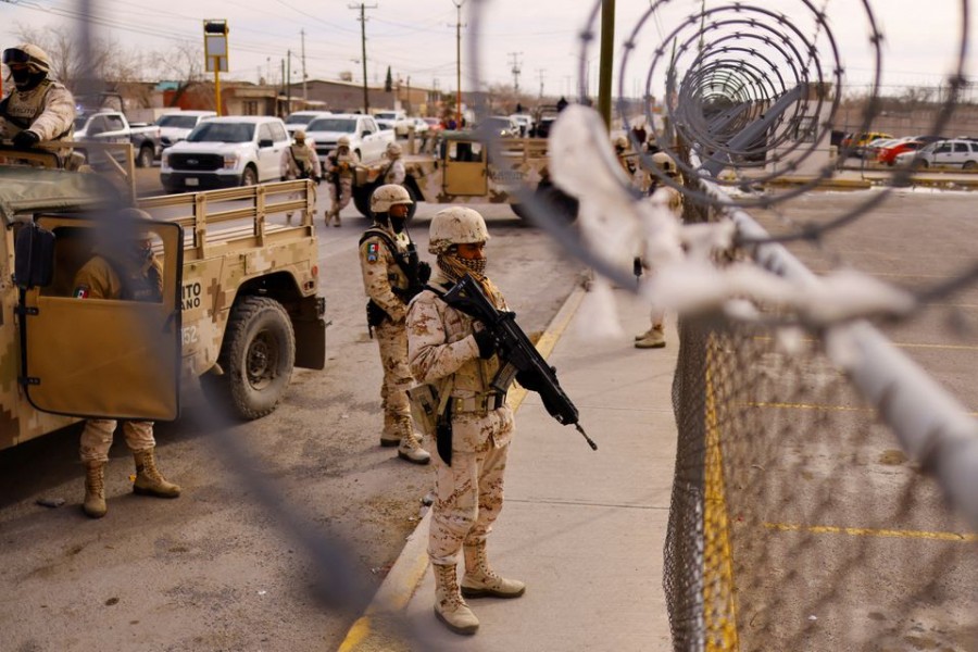 Members of the Mexican Army arrive at Cereso number 3 state prison after unknown assailants entered the prison and freed several inmates, resulting in injuries and deaths, according to local media, in Ciudad Juarez, Mexico January 1, 2023. REUTERS /Jose Luis Gonzalez