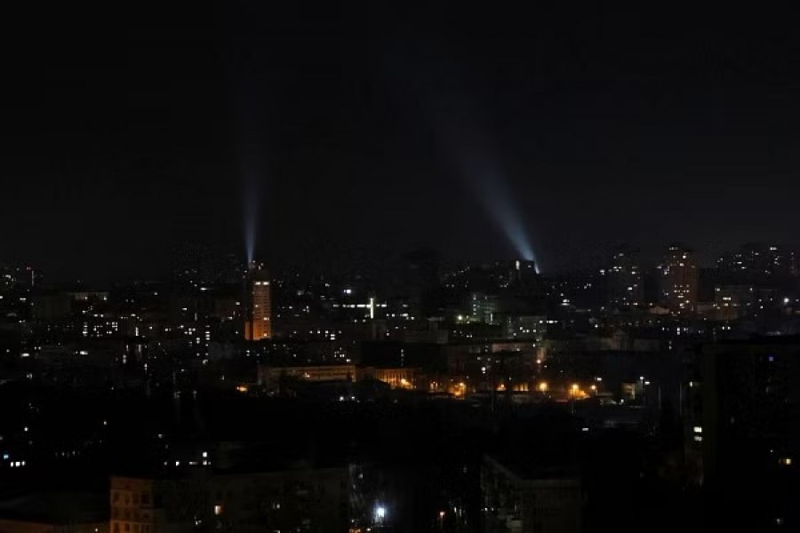 Ukrainian servicemen use searchlights as they search for drones in a sky over city during a Russian drones strike, amid Russia's attack on Ukraine, in Kyiv, Ukraine January 1, 2023. REUTERS