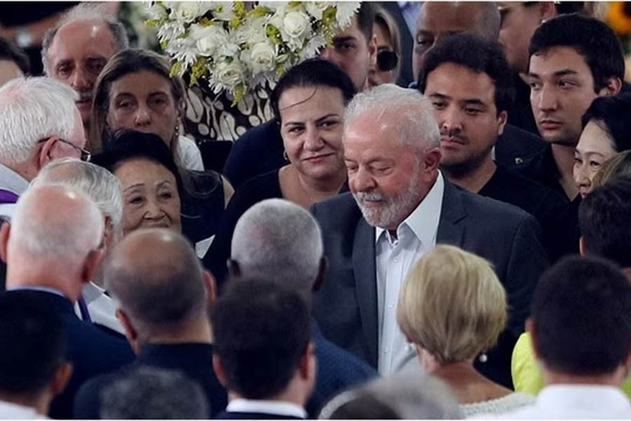 Brazil's Lula pays respects to Pele as 0.15m attend stadium wake