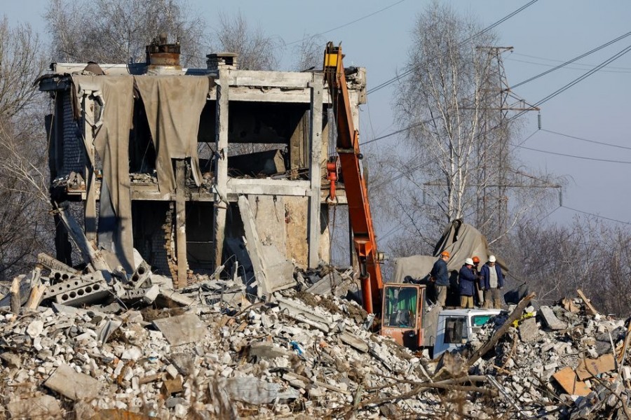 Workers remove debris of a destroyed building purported to be a vocational college used as temporary accommodation for Russian soldiers, 63 of whom were killed in a Ukrainian missile strike as stated the previous day by Russia's Defence Ministry, in the course of Russia-Ukraine conflict in Makiivka (Makeyevka), Russian-controlled Ukraine on January 3, 2023 — Reuters photo