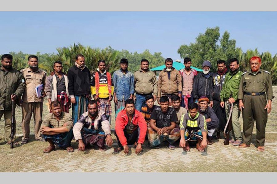 16 fishermen held for catching Parshe fries in Sundarbans