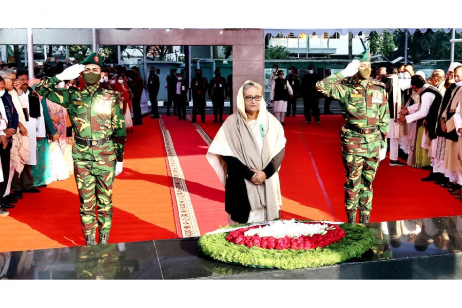 PM pays homage to Bangabandhu on his Homecoming Day