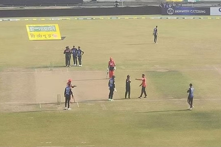 BPL match delayed after Shakib argues with umpire