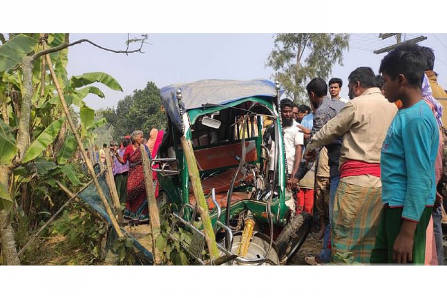 Five die as train hits auto-rickshaw in Tangail