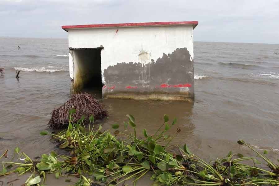 A house is flooded with seawater as rising sea levels are destroying homes built on the shoreline and forcing villagers to relocate in Mexico on November 7 last year -Reuters file photo