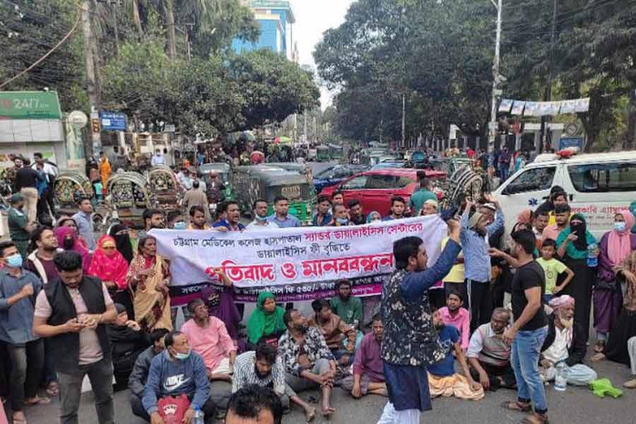 A number of kidney patients and their relatives block the road in front of Chattogram Medical College and Hospital (CMCH) on Tuesday protesting hike in kidney dialysis fee.