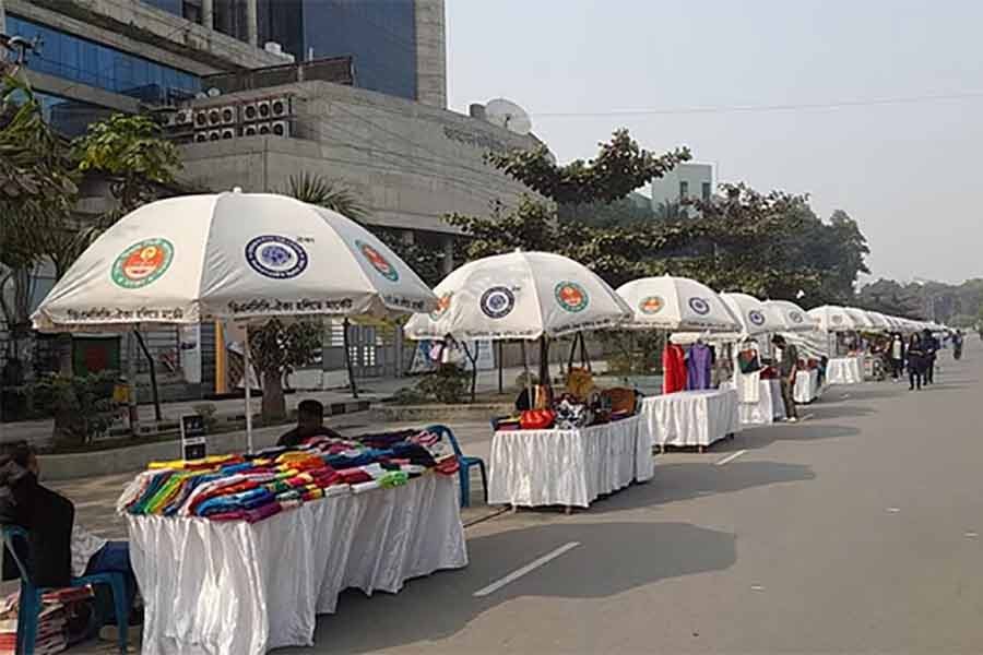 ‘DNCC-Oikkyo Holiday Market’ on the ICT Road in Agargaon -bdnews24.com photo