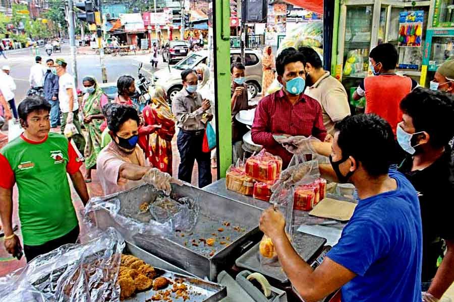 People buy food items from a restaurant at Baily Road in the city — Focus Bangla file photo