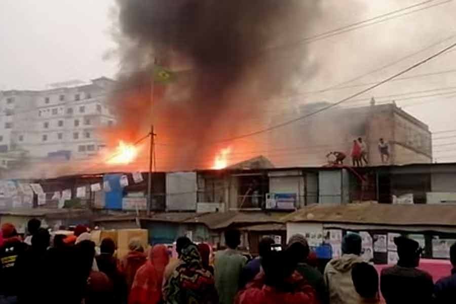 Fire burns down 30 shops in Noakhali trade hub