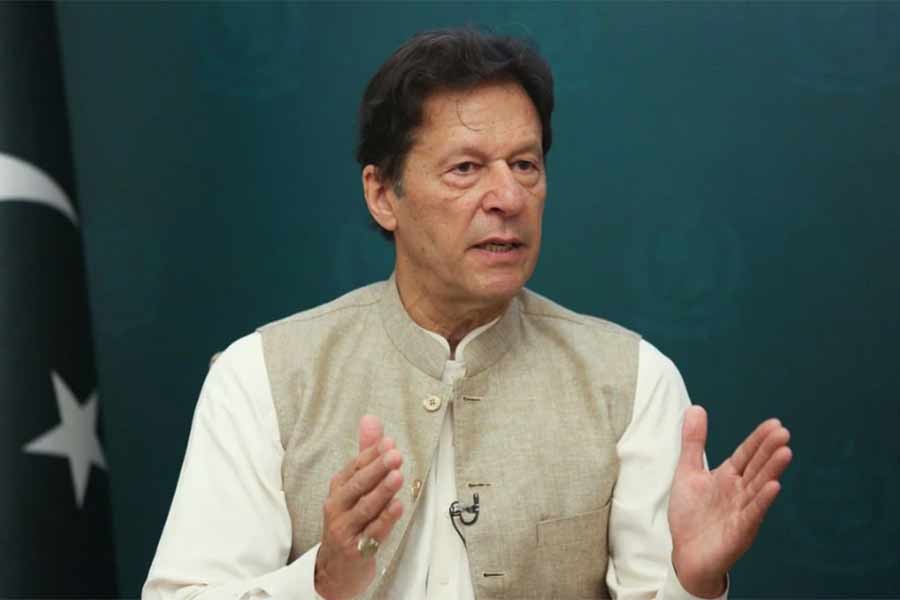 Imran Khan dissolves provincial govts to push for early Pakistan election
