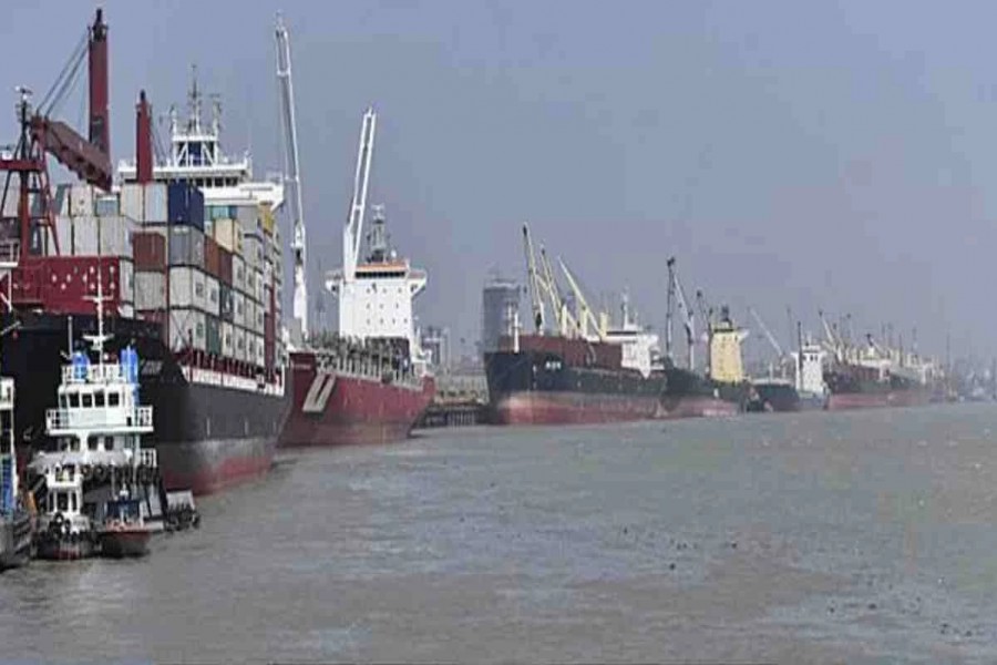 Fertiliser-laden vessel sinks in Mongla’s Poshur channel; 8 crew rescued