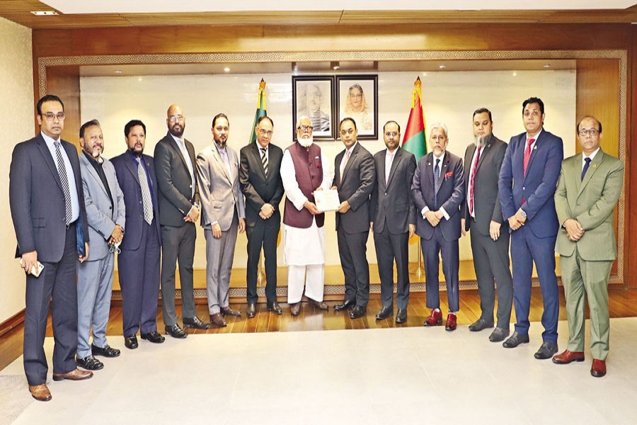DCCI Board of Directors led by its President Barrister Md Sameer Sattar called on Salman Fazlur Rahman, Private Sector Industry and Investment Adviser to the Prime Minister, at the BIDA office in the capital on Tuesday.