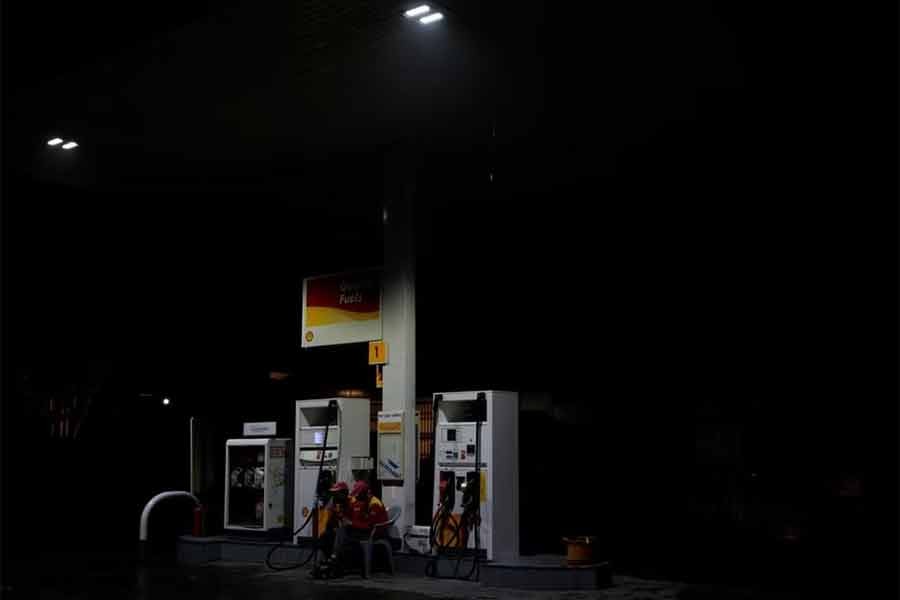 Pakistan lifts petrol, diesel prices by 35 rupees a litre