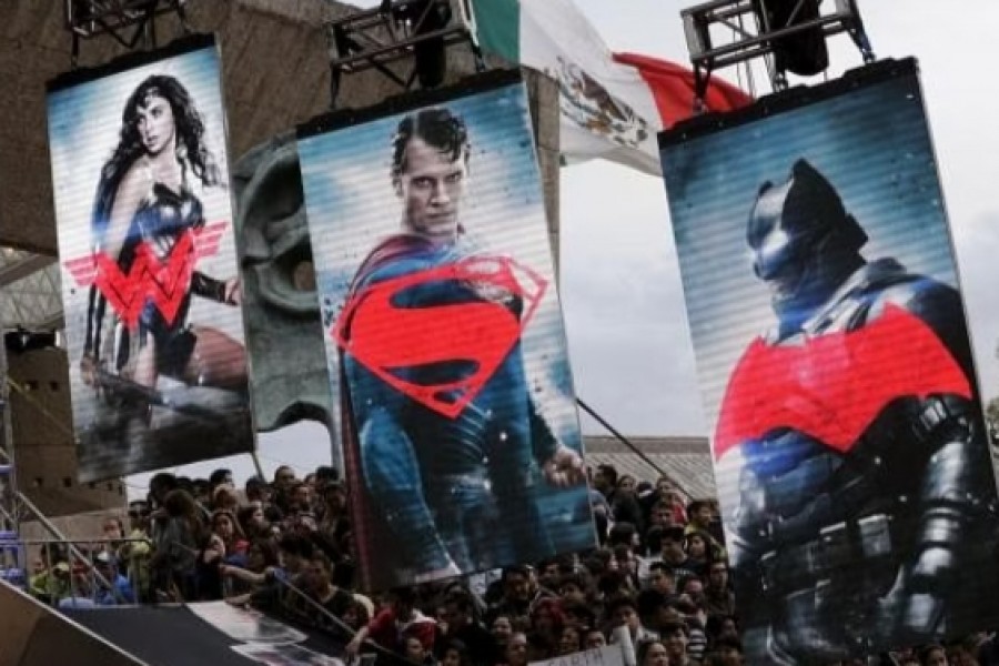 Fans wait for the arrival of cast members of the movie 'Batman v Superman: Dawn Of Justice' in Mexico City, Mexico, March 19, 2016. Reuters