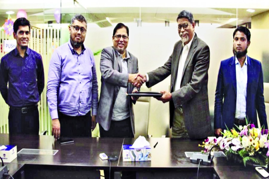 BKMEA vice presidents Mansur Ahmed and Fazlee Shamim Ehsan and CSL managing director Rafiqul Islam inked a deal at the trade body’s Dhaka office on Wednesday